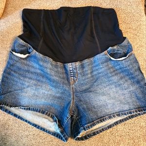 Maternity shorts